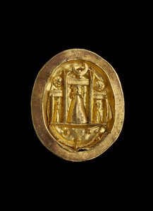 Gouden vinger ring met zetting die het heiligdom van Aphrodite in Paphos toont, Romeinse periode (Cyprus) c.50 v.Chr.-330 n.Chr. door Cypriot